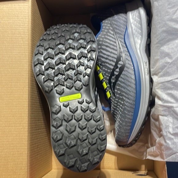 New in box Saucony Canyon Trail shoes Men's sz 7.5 M - Picture 3 of 3